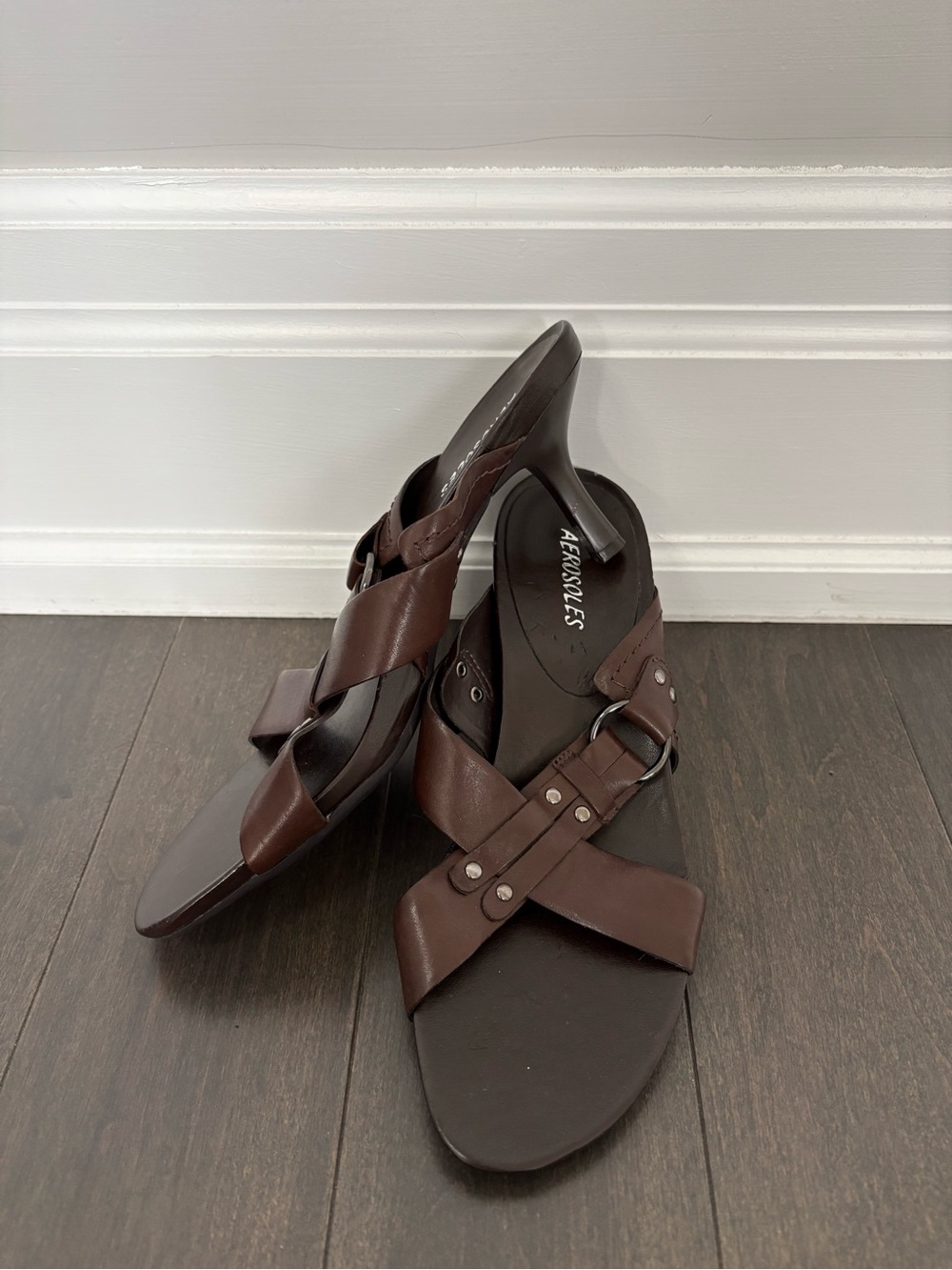 Aerosoles Brown Strappy Leather Sandals Crisscross Detailing Size 9 Womens